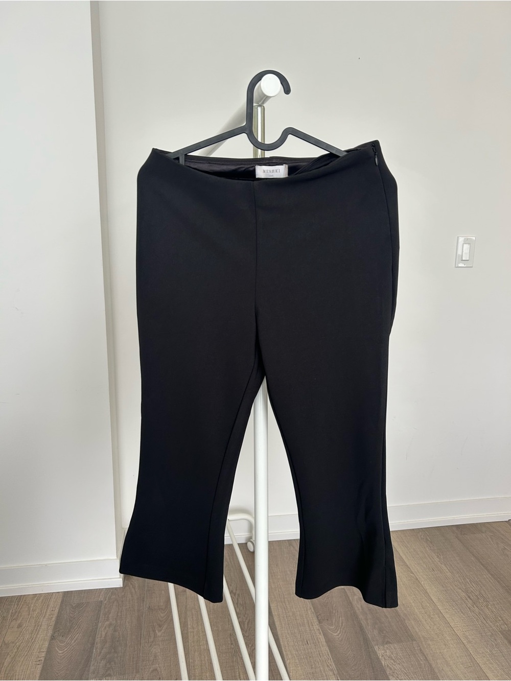 NWT Meshki Layla Flared Crepe Capri Pants